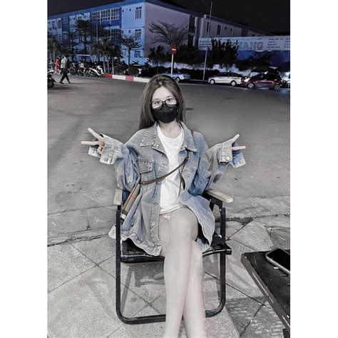 áo khoác jean nữ áo khoác bò nữ đính đá sang chảnh gơn phố cá tính hot tren cá tính qccc cao cấp