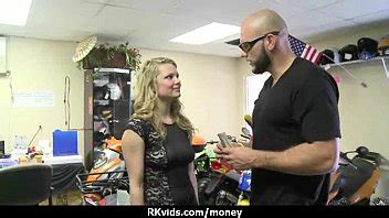 Apretada Se Folla A Un Hombre Delante De La C Mara Por Dinero En Efectivo Xvideos