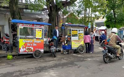 Jajanan Pinggir Jalan Di Bandung