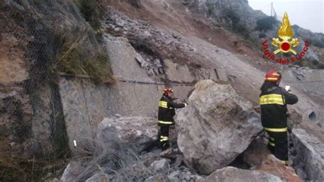 La Frana Di Maratea Un Enorme Boato E La Montagna Finita In Mare