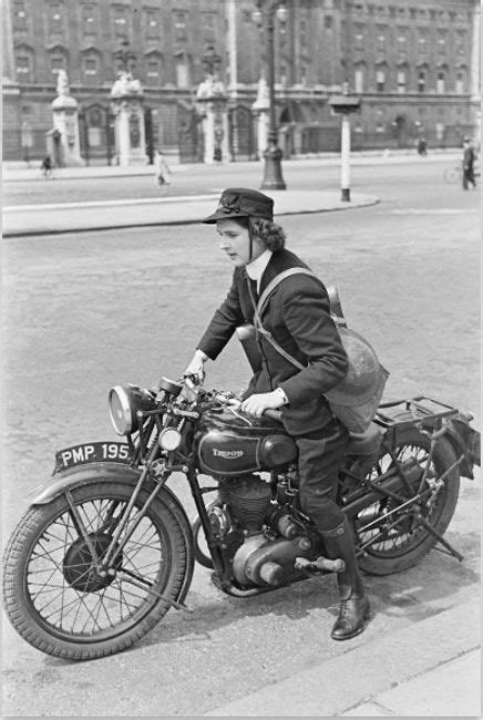 Riding Vintage The Wrens Female Dispatch Riders In Wwii Vintage Honda Motorcycles Custom