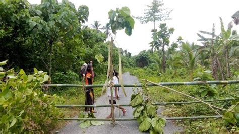 Warga Desa Kilo Taliabu Maluku Utara Kembali Lakukan Aksi Palang Jalan