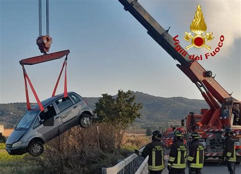 Auto Finisce Nel Fosso Un Ferito Foto Tuttoggi Info