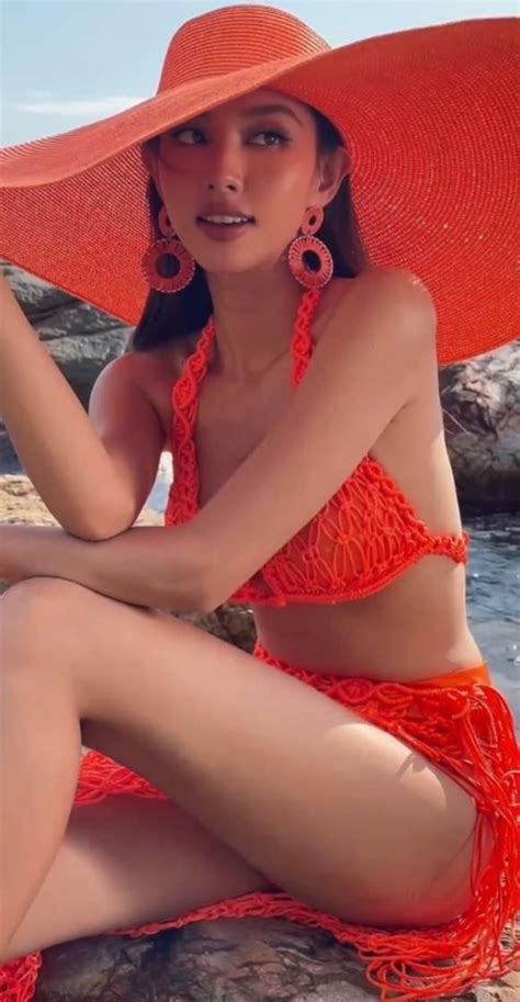 Hoa hậu Thùy Tiên diện bikini mảnh nóng bỏng đẳng cấp nhan sắc cùng body không làm ai thất vọng