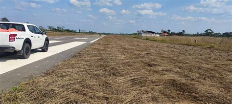 Deracre conclui roçagem lateral da pista de pouso do aeródromo de