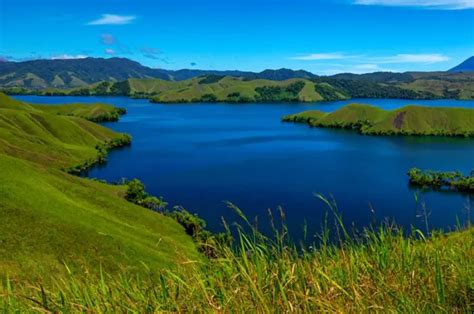 Danau Sentani Menikmati Objek Wisata Alam Indah Di Jayapura Zero