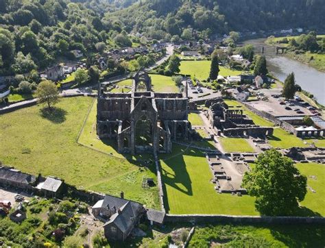 Museu Bosques E Paisagens De Gales As Belas Loca Es De Sex Education