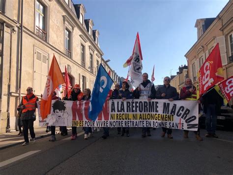 En Images Manifestation Du F Vrier Mar E Humaine Dans Les Rues Du