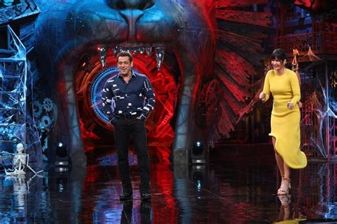 Salman Khan Katrina Kaif Set Bigg Boss 16 Stage On Fire With Sizzling