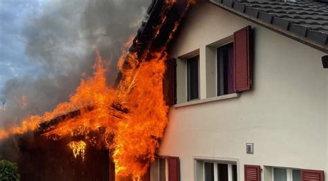 Brand In Leutwil Ag Feuer In Garage Greift Auf Haus Ber Polizeinews Ch