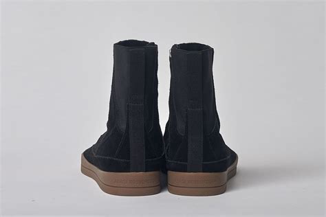 Tabi Footwear: A Guide to The Japanese Split-Toed Shoe