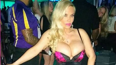 Coco Austin lässt bei Instagram tief blicken