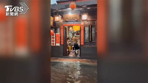 春雨襲鹿港！老街成「水街」 淹水近50cm│豪雨│彰化│tvbs新聞網