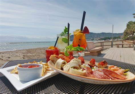 Aperitivi Vista Mare Al Bar Gauguin A San Bartolomeo Al Mare Bar