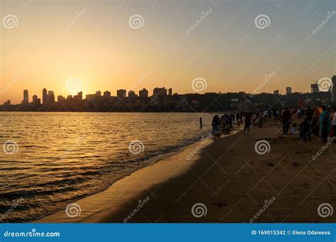 Sunset on Chowpatty Beach in Mumbai. India Editorial Photography ...