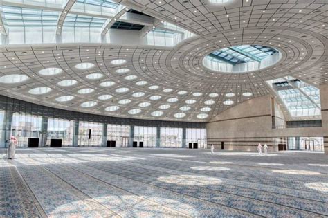 keajaiban arsitektur masjid tabuk modern  tiang republika