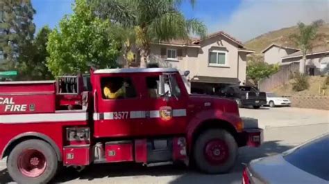 Firefighters Tackle 400 Acre Brush Fire In Fontana The Chronicle