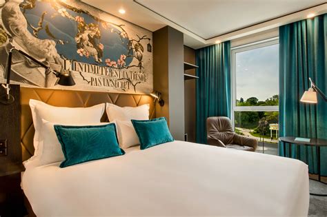 Booking a Hotel Motel One Minories London room has one secret benefit 13