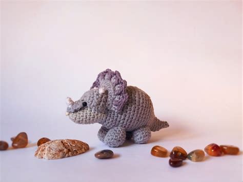 Triceratops Dinosaurier Häkelanleitung