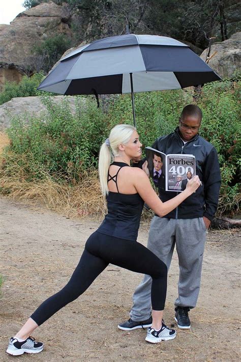 Karissa Shannon Showing Her Fantastic Ass In Shorts And Thong Paparazzi