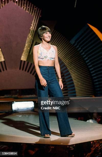 Helen Reddy Photos And Premium High Res Pictures Getty Images