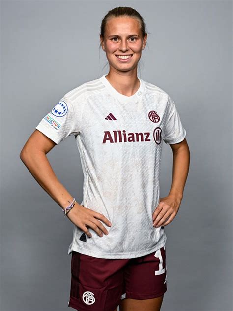 Happy Birthday Klara Buhl Rapid Rise Of The German Midfielder Asianet