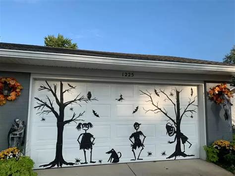 27 Scary Halloween Garage Door Decoration Ideas | Munchkins Planet