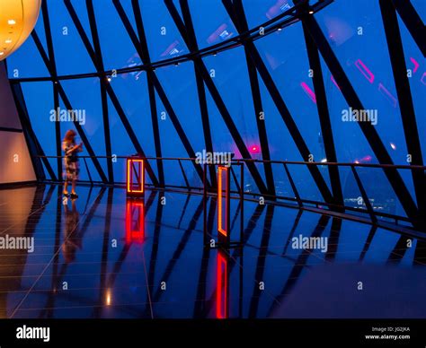 30 st mary axe interior hi-res stock photography and images - Alamy