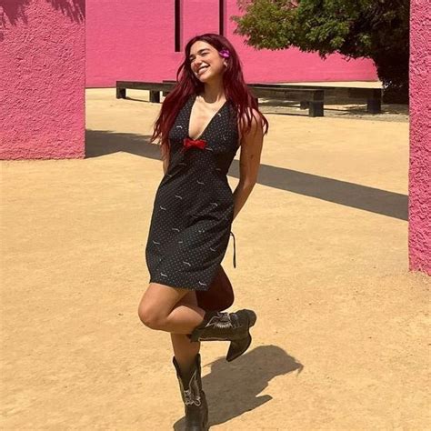 Emily Ratajkowski Has Launched Her Sexy Lingerie Brand In Time For Valentine S Day Vogue France