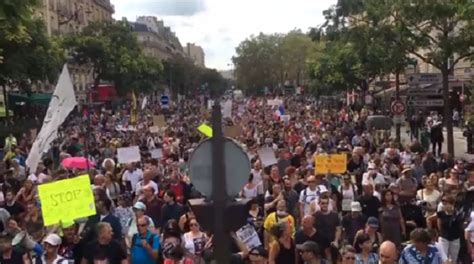 VÍDEO Franceses vão às ruas contra Emmanuel Macron