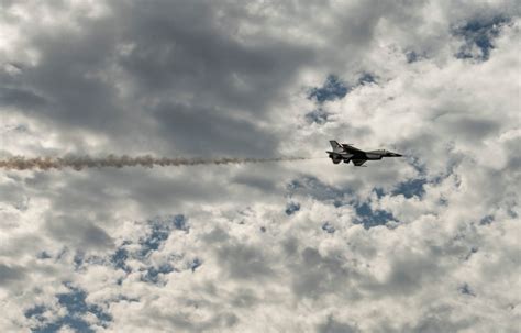 Dvids Images Thunderbirds Soar Over Mcconnell Image Of