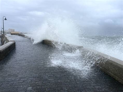 Fotos El temporal de viento y lluvia en Cádiz en imágenes