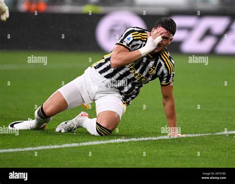 Dusan Vlahovic Juventus Reacts Following A Clash In The Penalty Area