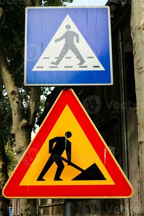 Construction zone sign 23339290 Stock Photo at Vecteezy