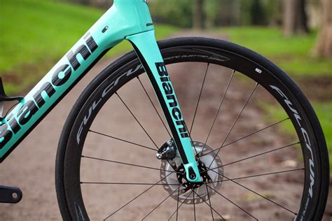 Review Bianchi Oltre XR4 Disc Ult Di2 2019 Road Cc