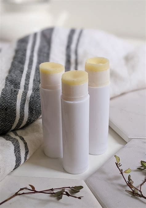 A Beekeepers Homemade Beeswax Lip Balm Easy Diy Recipe