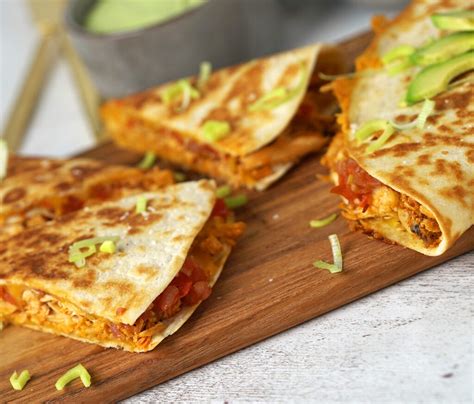 Quesadillas Sp Kket Med Krydret Kylling Og Revet Cheddar Baregomad Dk