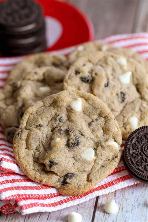 Cookies and Cream Cookies {With Oreos!} | Lil' Luna