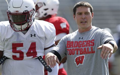 Wisconsin DC Jim Leonhard selected as semifinalist for Broyles Award