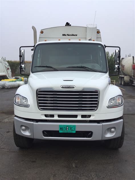 Freightliner M Mcneilus Hd Yd Rear Loader Yd