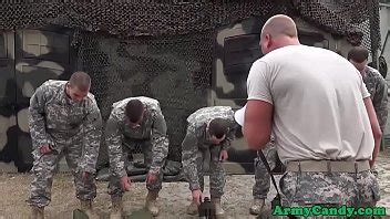 Deportistas militares chupan y follan después del ejercicio XVIDEOS