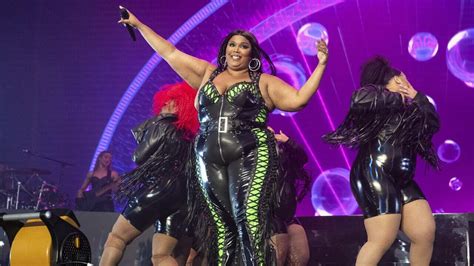 Lizzo Says I Quit In Emotional Instagram Post Sbs News