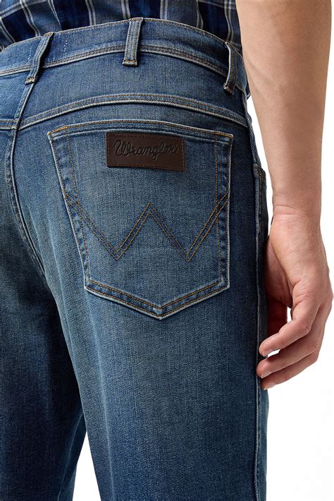 Стильные, американские шорты Wrangler | PlanetJeans.ru