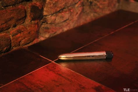 AMATEUR GIRL TheLifeErotic Dungeon Fantasy 1