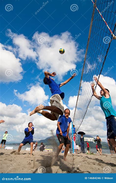 Beach Volleyball spike editorial photo. Image of raised - 14684246