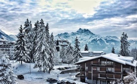 Villars Ski Resort Guide | Skiing in Villars | Ski Line