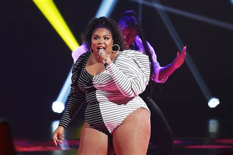 Lizzo's Best Beauty Looks | POPSUGAR Beauty