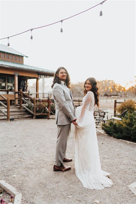 Jordyn Jay A Cozy Old Town Farm Wedding Alicia Lucia Photography