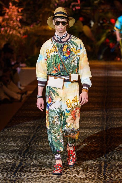 Dolce And Gabbana Spring 2020 Menswear Collection Vogue Menswear Vintage Mens Fashion Mens