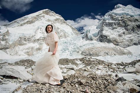 Breathtaking Pictures Of A Couple Who Got Married On Mount Everest Snow Addiction News About